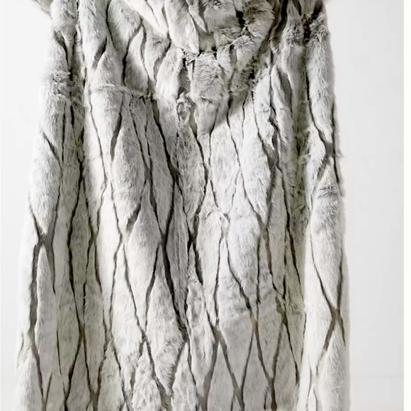 Anthropologie Other - Anthropologie Alpine Faux Fir Throw 70”x60”, Silver/Gray. Never used.